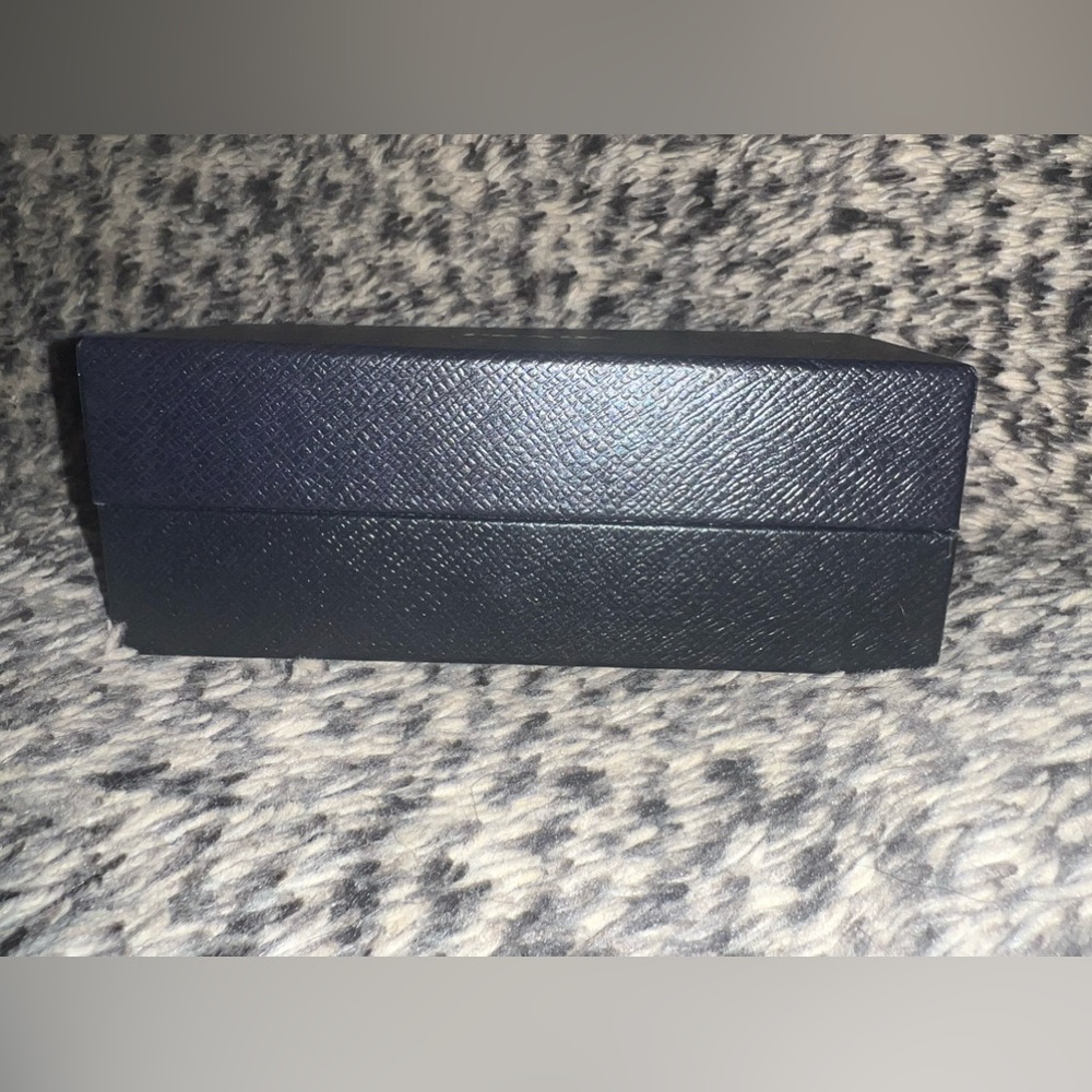 Prada Box with strap 🖤✨ - Picture 3 of 8